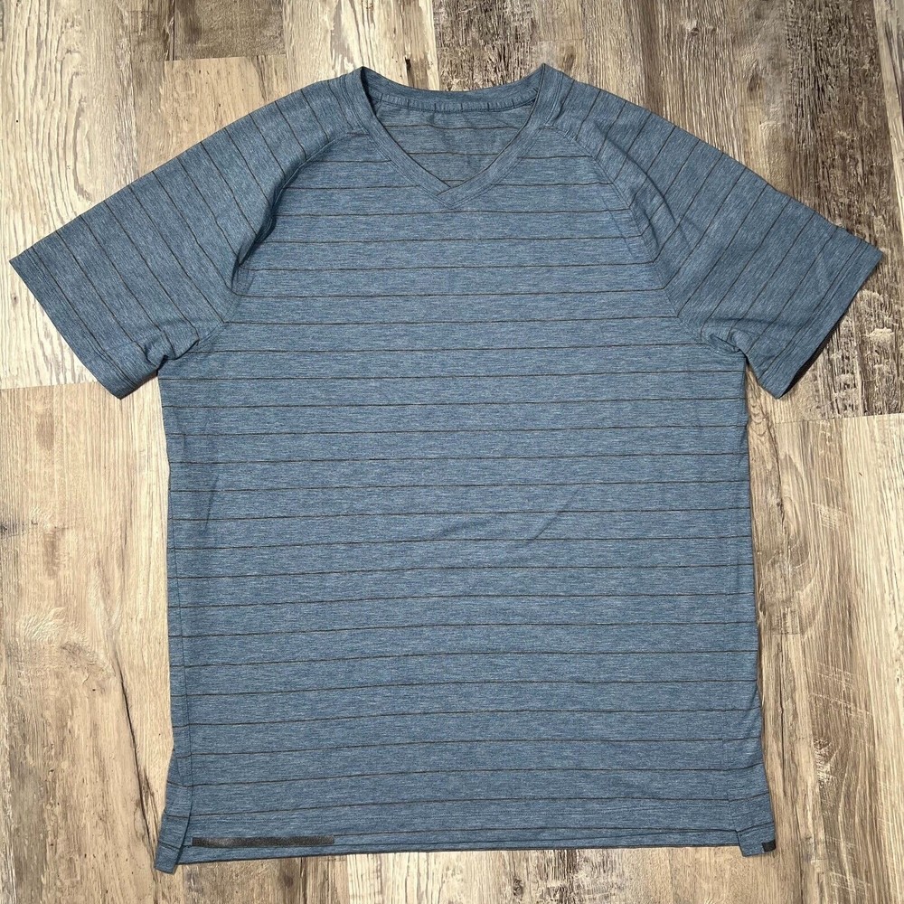 Lululemon Men's Large V Neck T-shirt Blue Striped Stretch Short Sleeve Casual